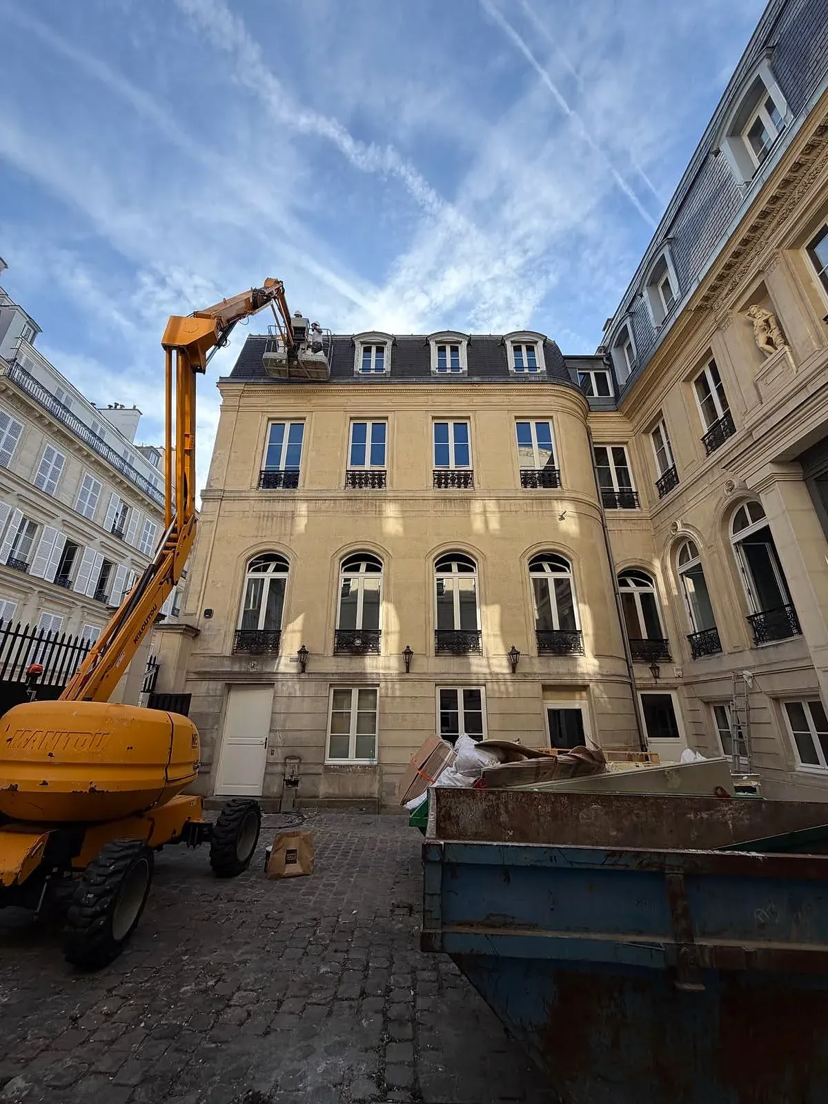 Ravalement de la façade d'un hôtel particulier haussmannien